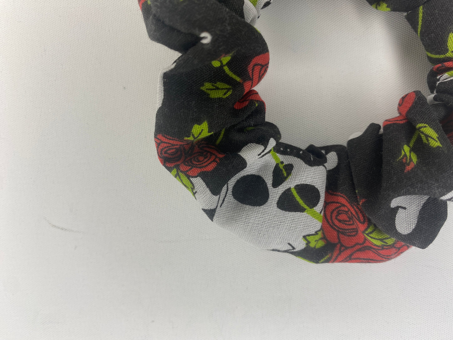 Deadly Love | Red | Regular Scrunchie